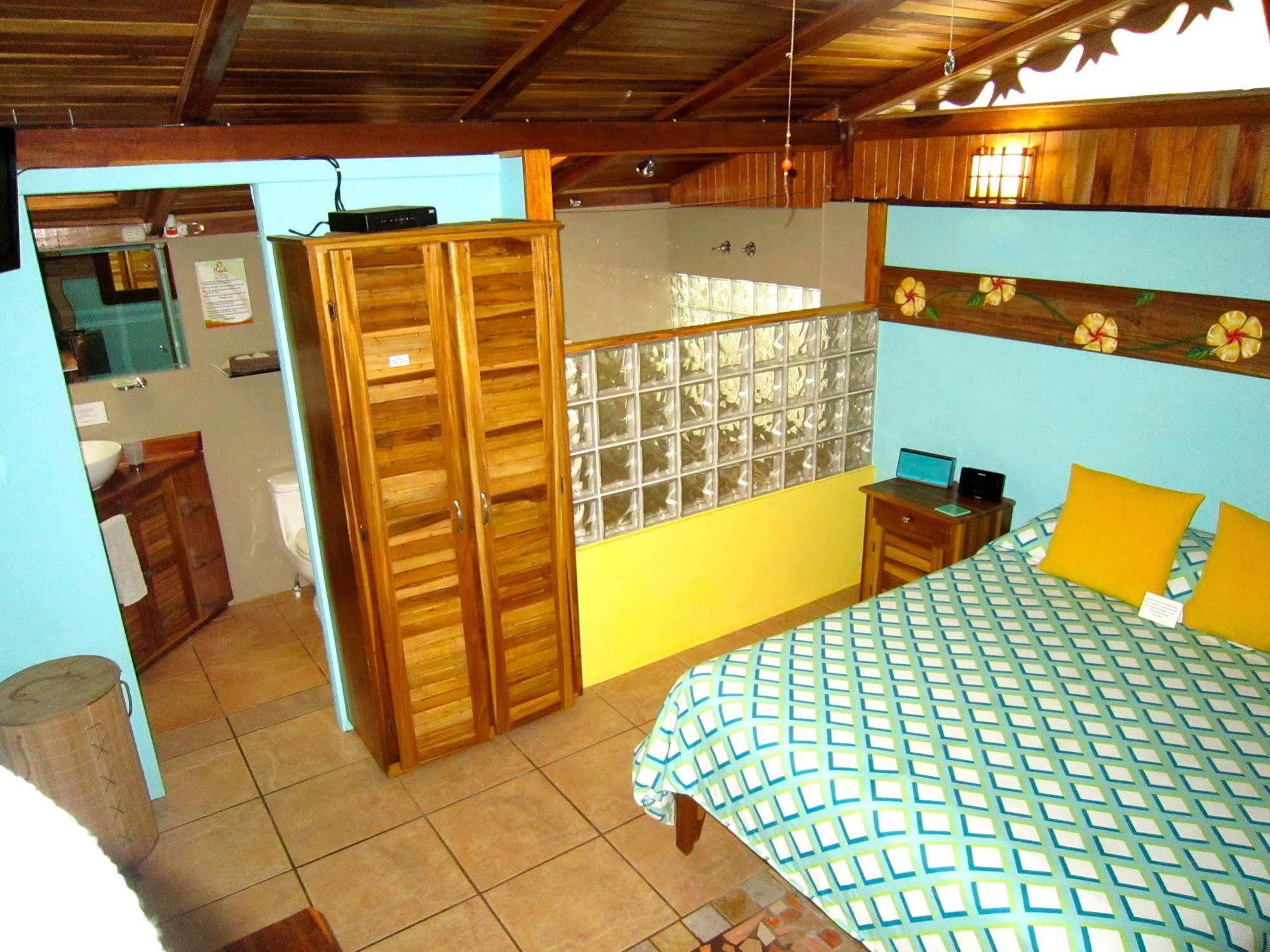 Physis Caribbean Bed & Breakfast Puerto Viejo de Talamanca Exterior photo